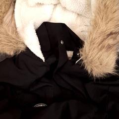 Winterjas, rapporterat av Rotterdam The Hague Airport med iLost