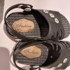 Sandàlia noire, segons ha informat TCL mitjançant iLost