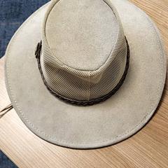 Kapelusz, zgłoszono przez Connexxion Haarlem AML przy użyciu iLost