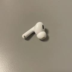 Left AirPods Pro gen2 earbud، كما تم الإبلاغ عنه عبر iLost
