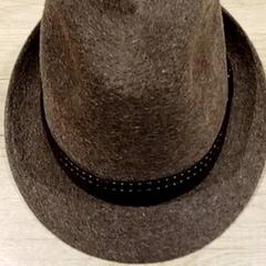 Kleding  - Hoed, jak nahlášeno Centraal magazijn pomocí iLost