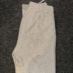 Gray sweatpants Color gray, come riportato da Haven Hotel Rotterdam utilizzando iLost