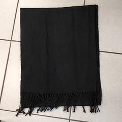 Vestiario - Zwarte sjaal, come riportato da Regio Limburg - Leuven utilizzando iLost