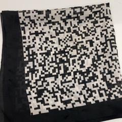 Sciarpa, come riportato da IKEA新三郷 utilizzando iLost