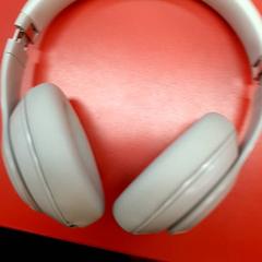 Cuffia, come riportato da UvA REC utilizzando iLost