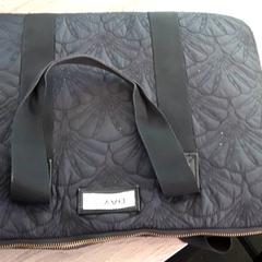 Bossa d'ordinador portàtil, segons ha informat EBS Tramplein mitjançant iLost