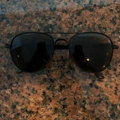 Des lunettes de soleil Pilotenbril, a été signalé par Pathé Nijmegen utilisant iLost