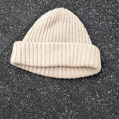Beanie Lichtbruine muts, jak nahlášeno Schaatsbaan Rotterdam pomocí iLost