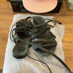 Sandal & Sheet, as reported by MEININGER Hotel Marseille Centre la Joliette using iLost