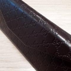 안경 케이스 Bruin, iLost를 사용하여 Qbuzz Fryslân에 보고됨