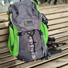 Groen zwarte rugzak merk Cordura, iLost-i jakinarazi zaion moduan
