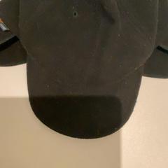 Baseball cap Black، كما تم الإبلاغ عنه بواسطة MEININGER Hotel Berlin Central Station عبر iLost