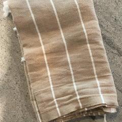 Scarf Beige, zoals gemeld door MEININGER Hotel Munich Olympiapark met iLost