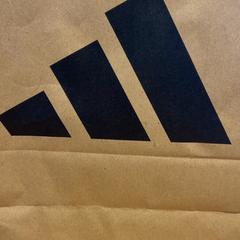 Purchase adidas, som rapportert av Designer Outlet Roermond ved bruk av iLost