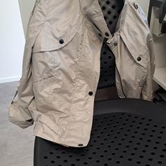 Jaqueta de dona Beige, segons ha informat Arriva Infoshop Enschede mitjançant iLost