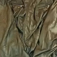 Jas Zwart leer, a été signalé par Café Leentje utilisant iLost