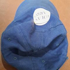 Casquette bleue marine, as reported by TCL using iLost