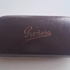 Estuche de anteojos Donkerrood, ha sido reportado por TheaterHangaar con iLost