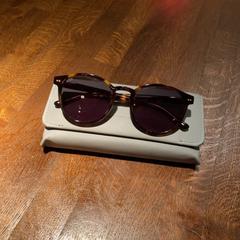 Glasses case with glasses Turquoise case, as reported by Club Nyx/Exit Café using iLost