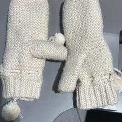 Kesztyű, amint azt Pathé Tilburg Stappegoor az iLost segítségével jelentette.