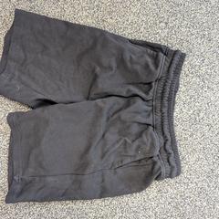 Pantalons esportius, segons ha informat TCR Tours mitjançant iLost