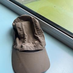 Baseball cap, iLost를 사용하여 Groninger Museum에 보고됨