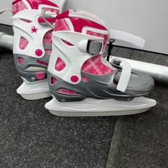 زلاجات تزلج على الجليد، كما تم الإبلاغ عنه بواسطة Schaatsbaan Rotterdam عبر iLost