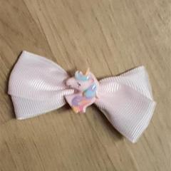 Pince à cheveux s jednorožcem, a été signalé par IKEA Brno utilisant iLost