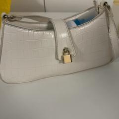 Bag À main femme, som rapportert av IKEA Mons ved bruk av iLost