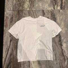 Tshirt wit, como reportado por Van der Valk Hotel Amsterdam-Amstel utilizando o iLost