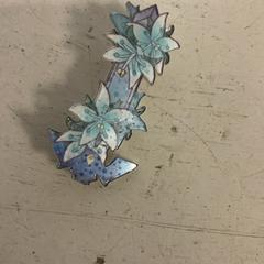 Broche / pin, segundo informou Artis usando iLost