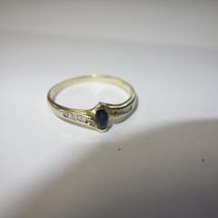 Gouden dames ring met steentjes, som rapporterats till iLost