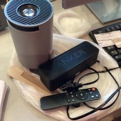 Speaker + projector Black +grey, a été signalé par MEININGER Hotel Paris Porte de Vincennes utilisant iLost