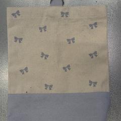 Saco, como reportado por IKEA Tokyo-Bay utilizando o iLost