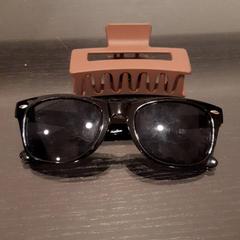 Sluneční brýle, jak nahlášeno Grand Hotel Amrath Kurhaus pomocí iLost