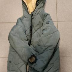 Kleding Jas, como reportado por Centraal magazijn utilizando o iLost