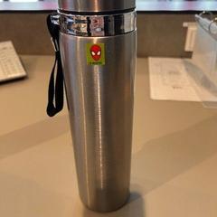 Botella grey, ha sido reportado por TU/e - Receptie Neuron con iLost