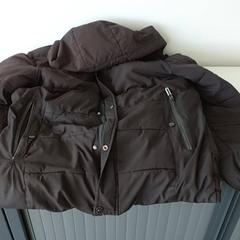Kleding - Jas zwart, a été signalé par Centraal magazijn utilisant iLost