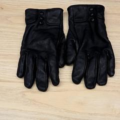 Hansker, som rapportert av IKEA Älmhult ved bruk av iLost