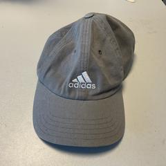 Casquette Adidas grijs, as reported by Breng Arnhem using iLost