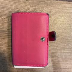 Porta-cartões Otto kristel chm, como reportado por Gemeente Amsterdam utilizando o iLost