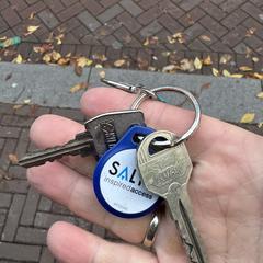 Sleutels aan keycord, segundo informou a iLost