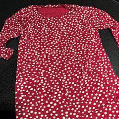 ナイトドレス Rood met witte stippen がiLostで Hotel Van der Valk Harderwijk op de Veluwe によって報告されました