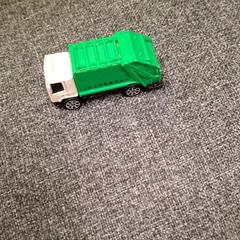 장난감 자동차, iLost를 사용하여 IKEA Paris - Italie Deux에 보고됨