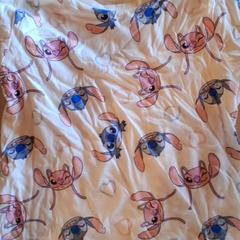 Tshirt Met Hoofden van stitch, som rapportert av Familiepark Drievliet ved bruk av iLost