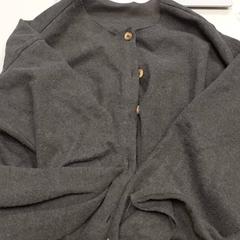 Kleding - WOLLEN VEST, amint azt Centraal magazijn az iLost segítségével jelentette.
