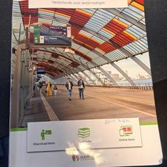 Llibre escolar taal compleet boek, segons ha informat Arriva Infoshop Enschede mitjançant iLost