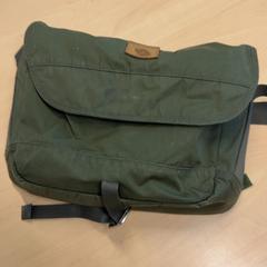 Mochila escolar, ha sido reportado por RET con iLost