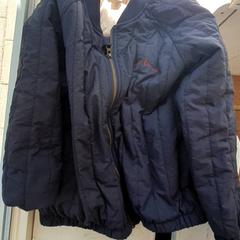 ジャケット Donker blauw がiLostで DierenPark Amersfoort によって報告されました