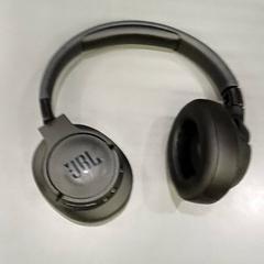 Écouteurs JBL zwart, a été signalé par Qbuzz GD Groningen HS utilisant iLost